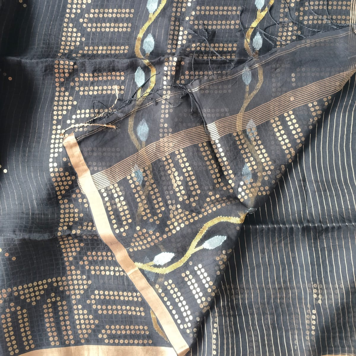The reverse side of the pallu