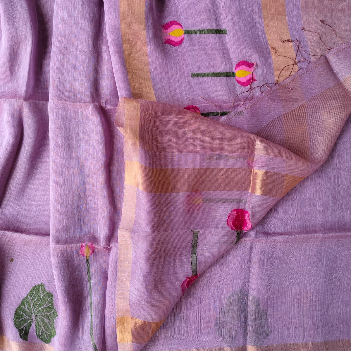 The reverse side of the pallu