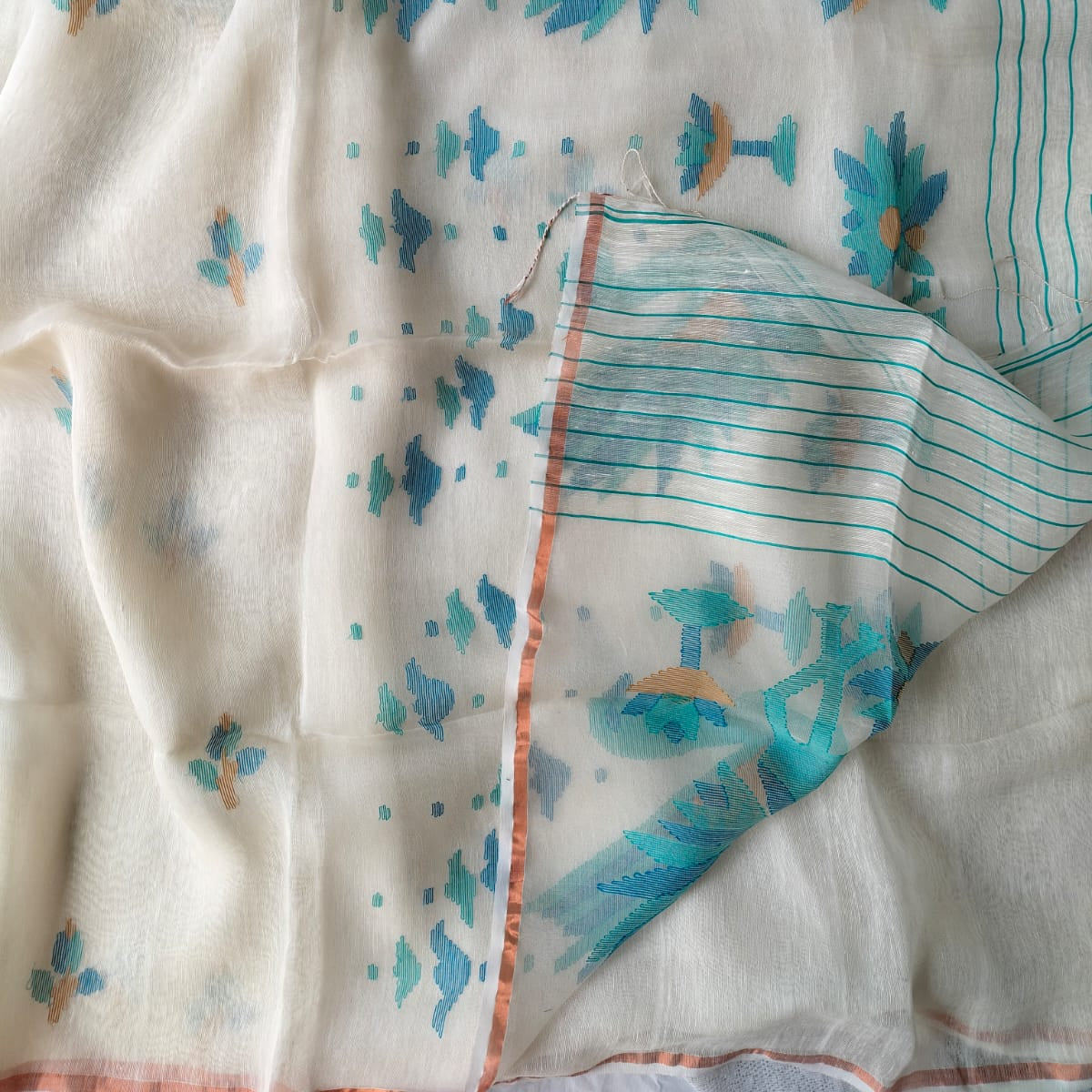 The reverse side of the pallu