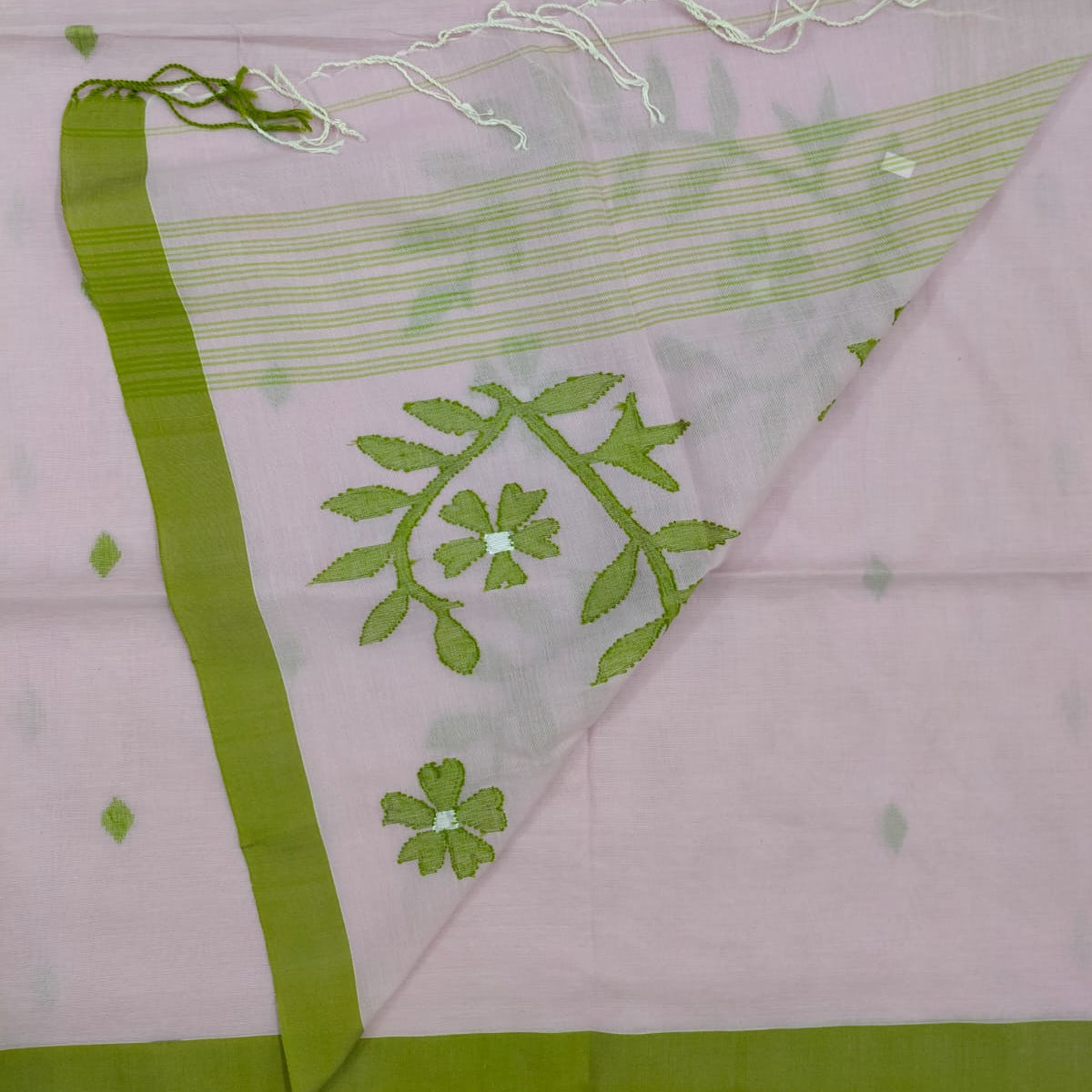 The reverse of pallu.

