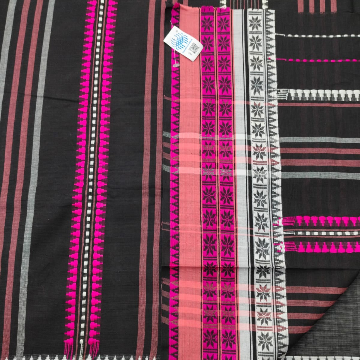 The reverse side of pallu