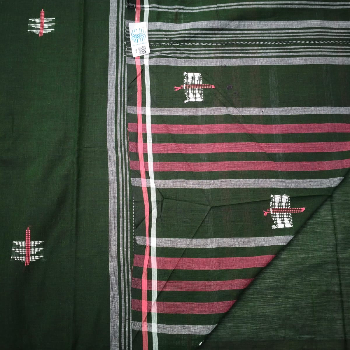 The reverse side of the pallu