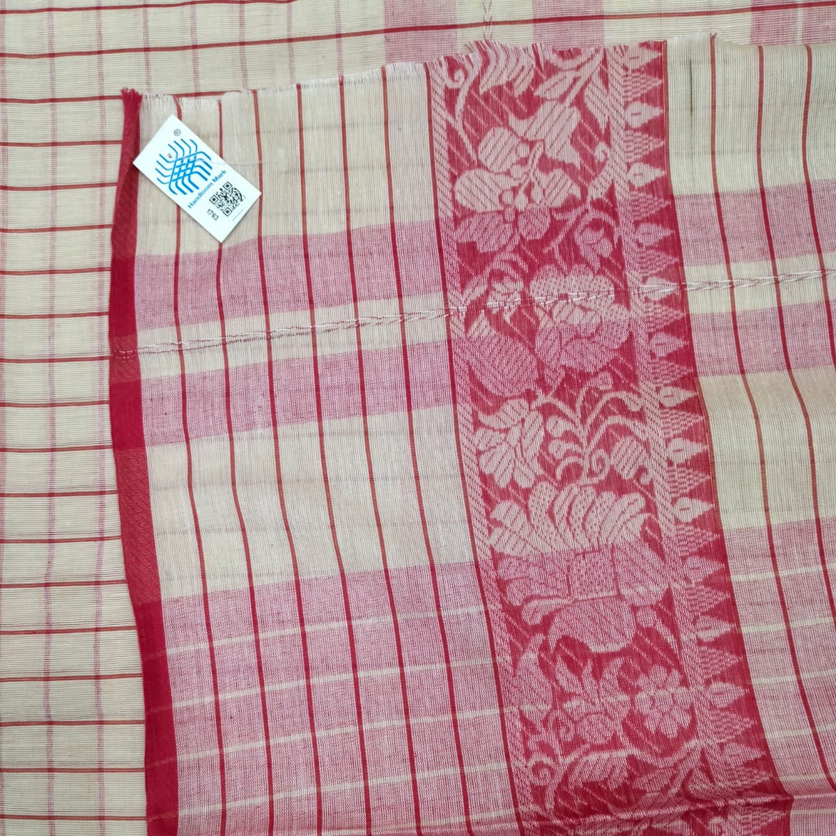 The reverse side of the pallu