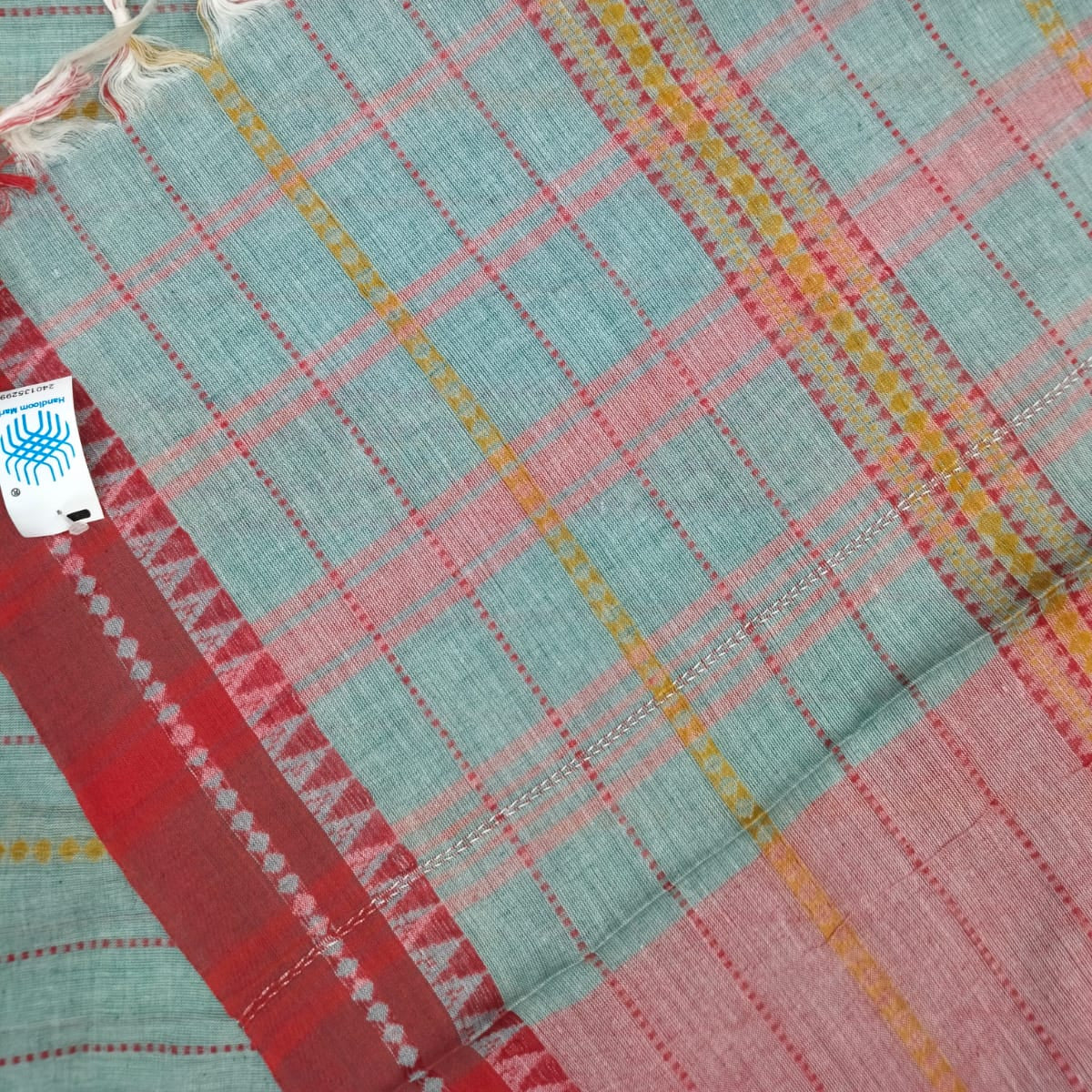 The reverse side of the pallu