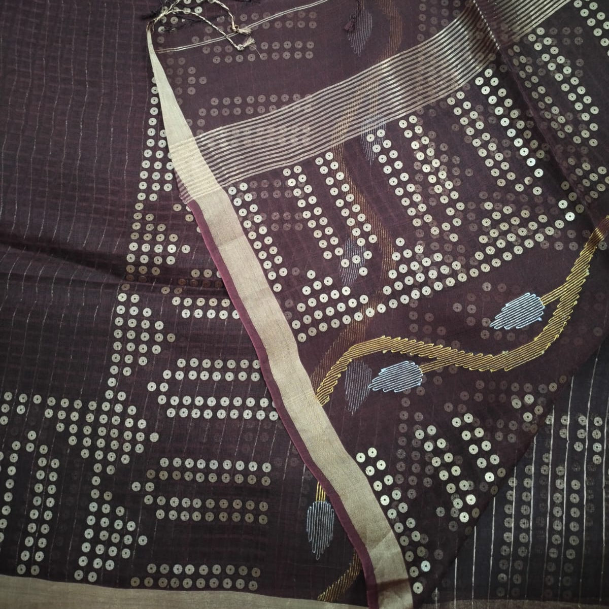 The revrse side of the pallu