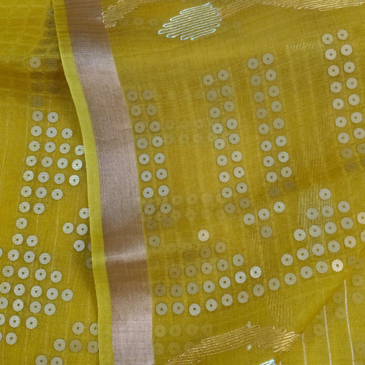 The reverse side of the pallu