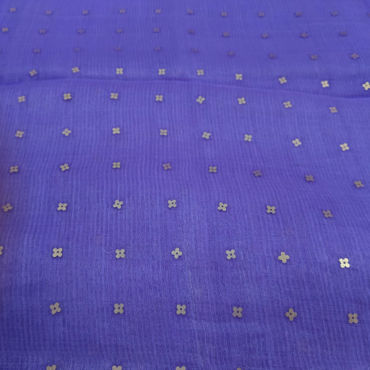 The pocket sequin on pallu