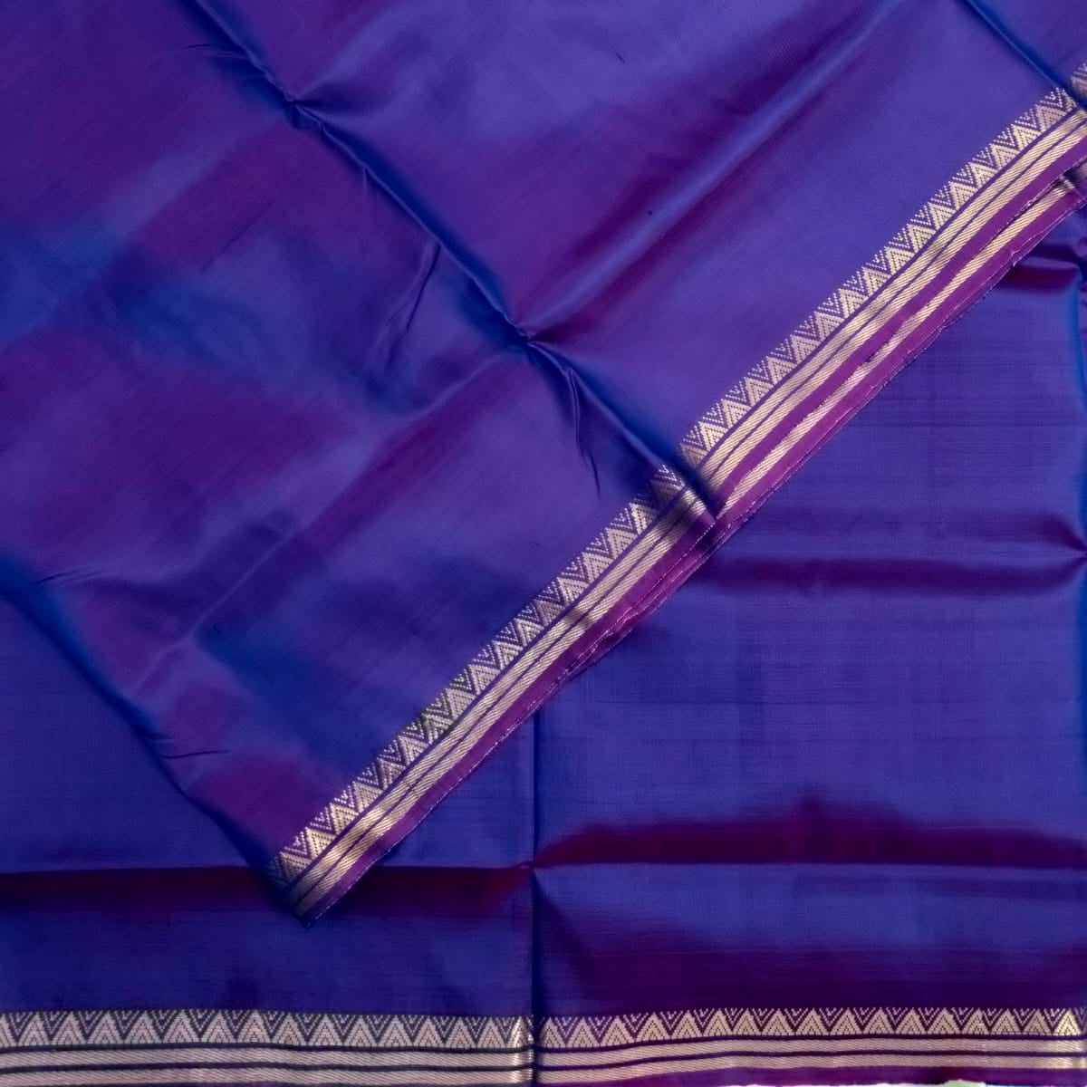 Handloom pure katan/muberry silk with small border