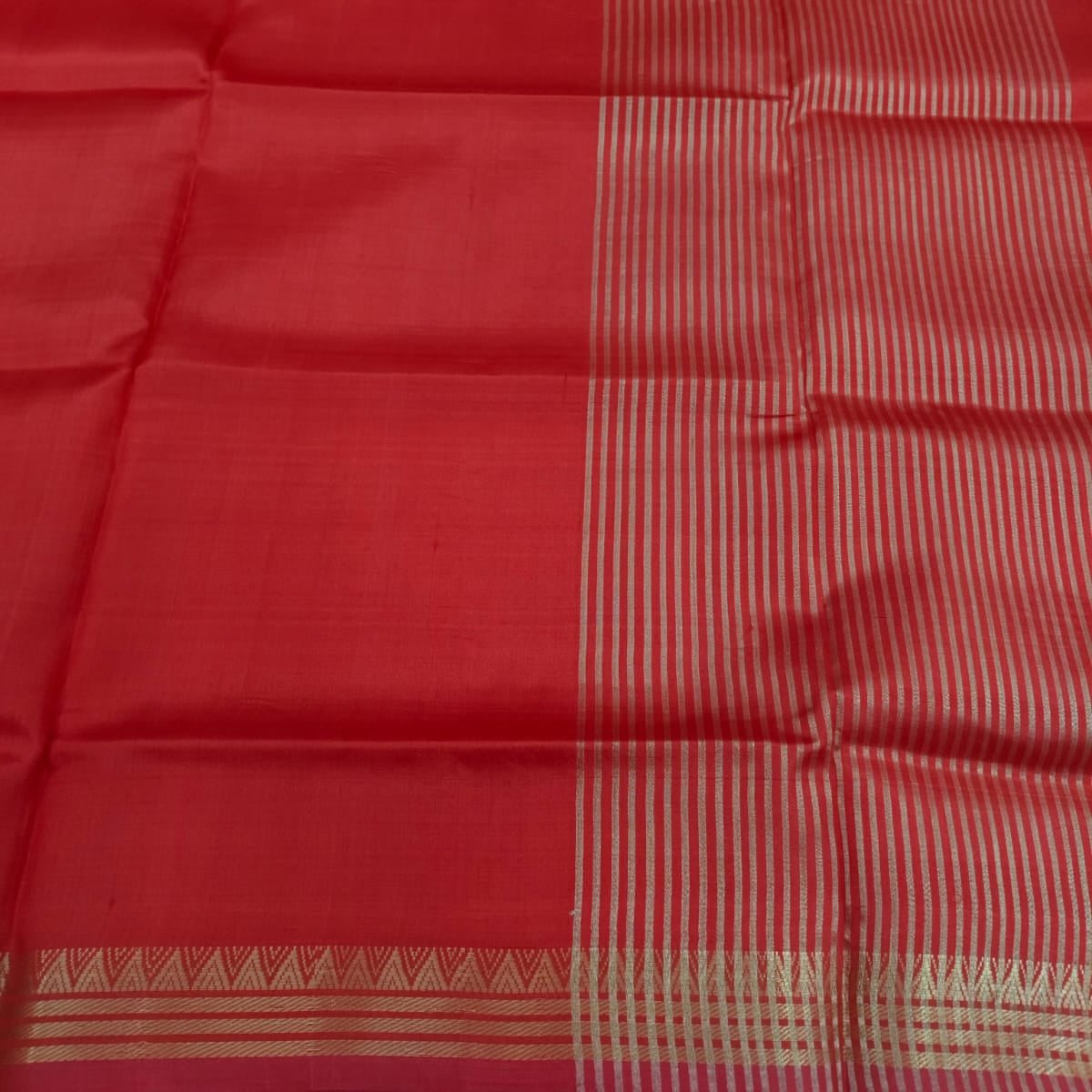 Handloom katan silk/mulberry silk plain saree with 1 inch zari border.