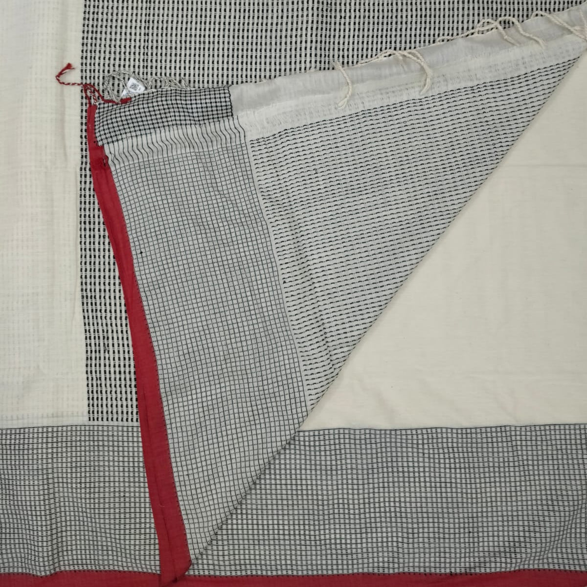 Handloom tagged ivory colour cotton. 