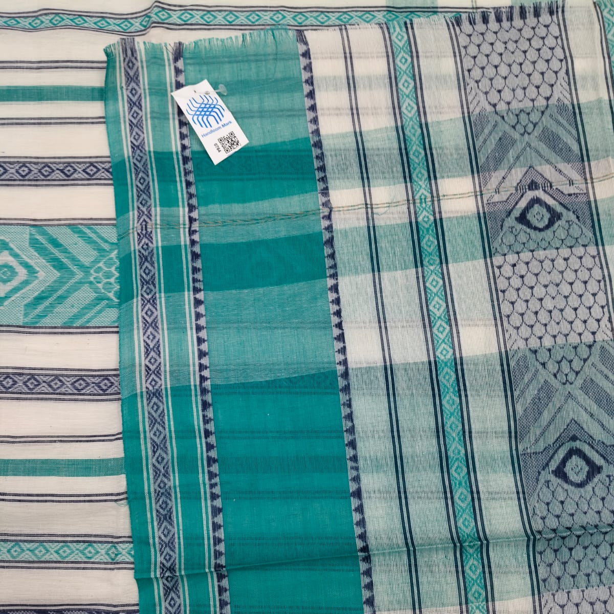 The reverse side of the pallu