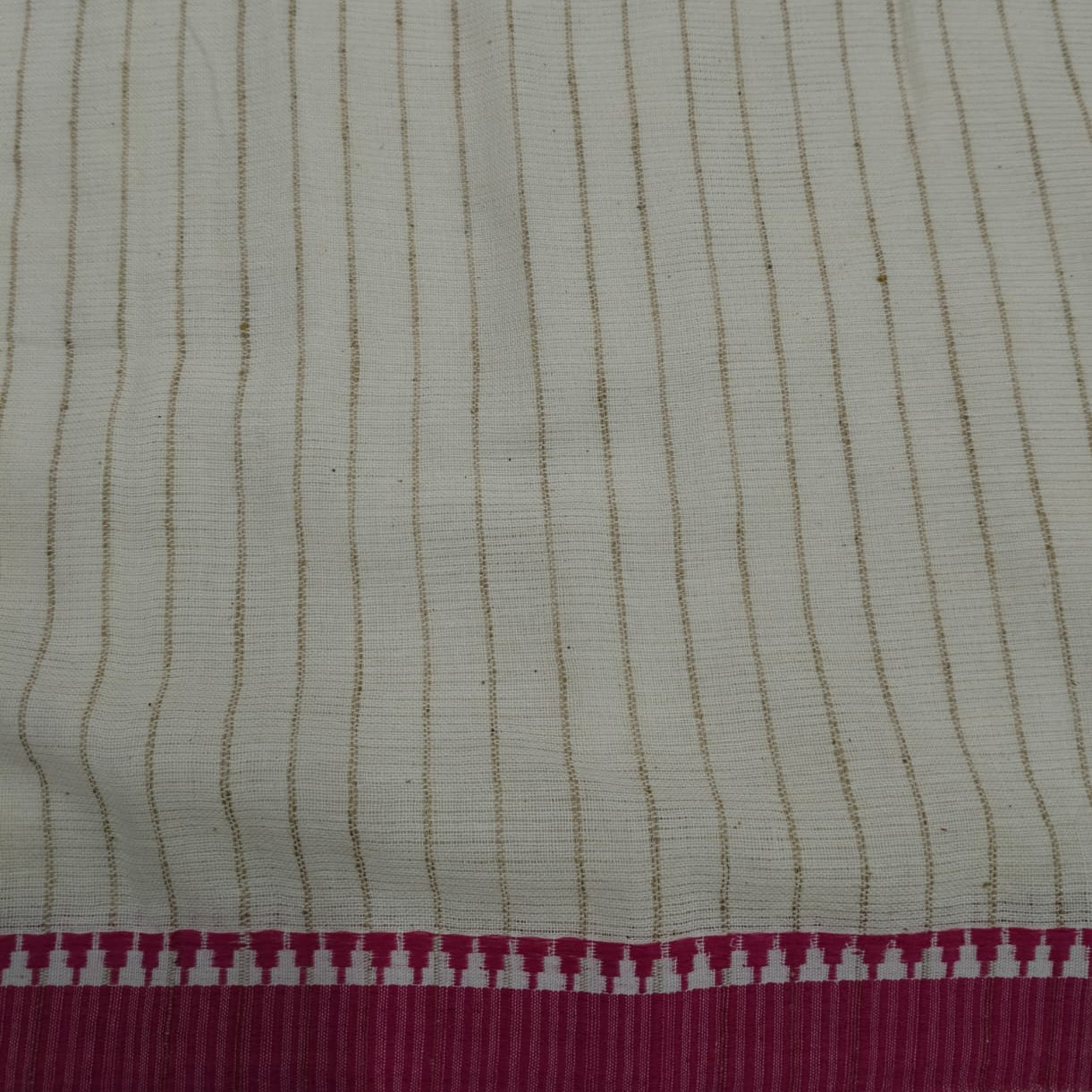 Airy Breathable Handloom mark pure cotton saree with Blouse.